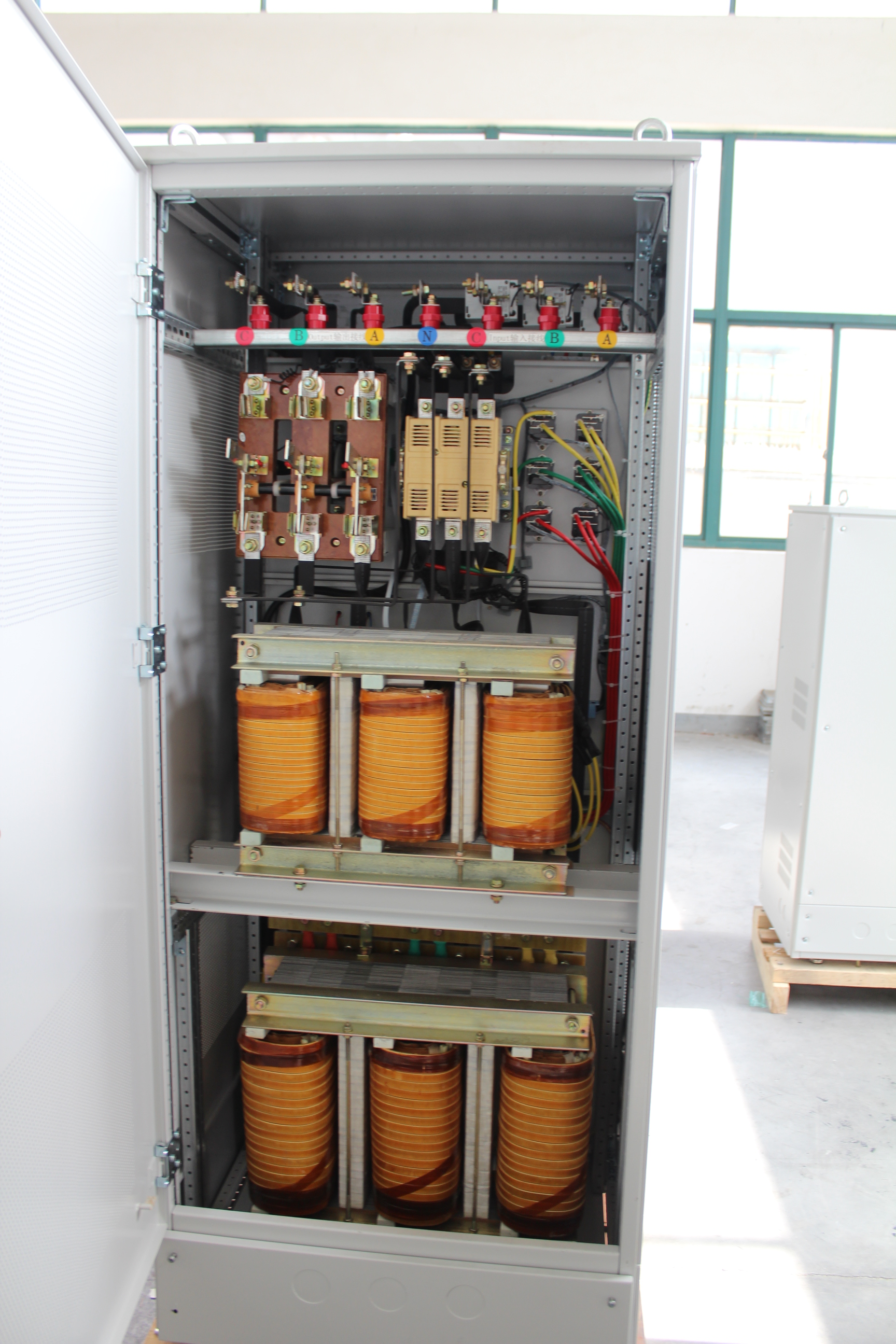 稳压、变压一体机